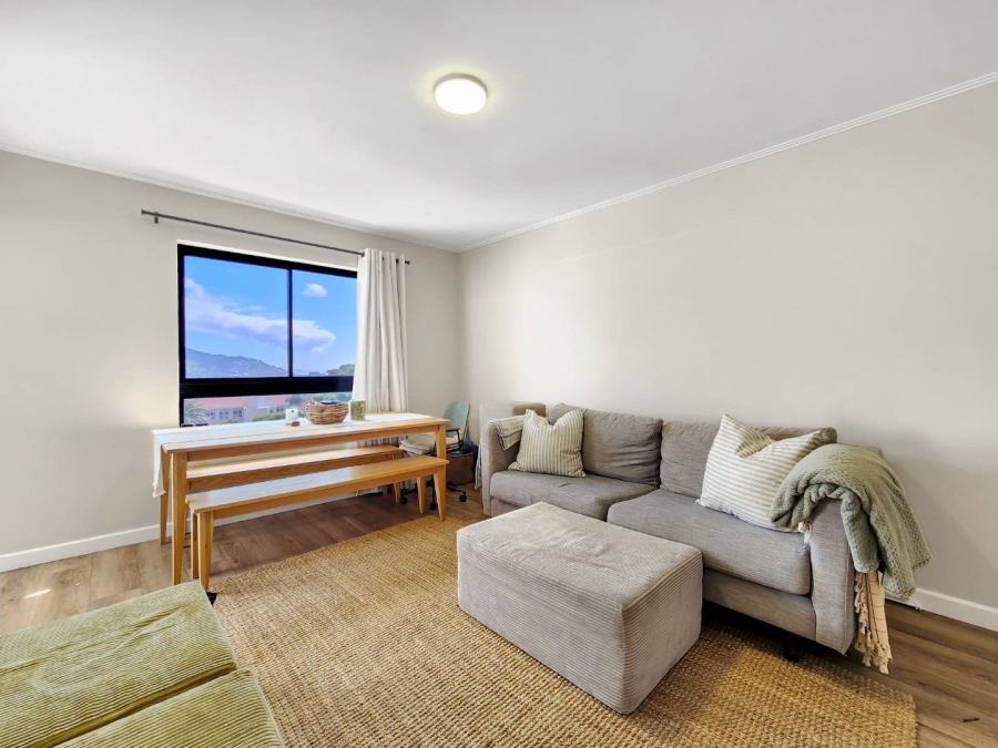 2 Bedroom Property for Sale in Vredehoek Western Cape